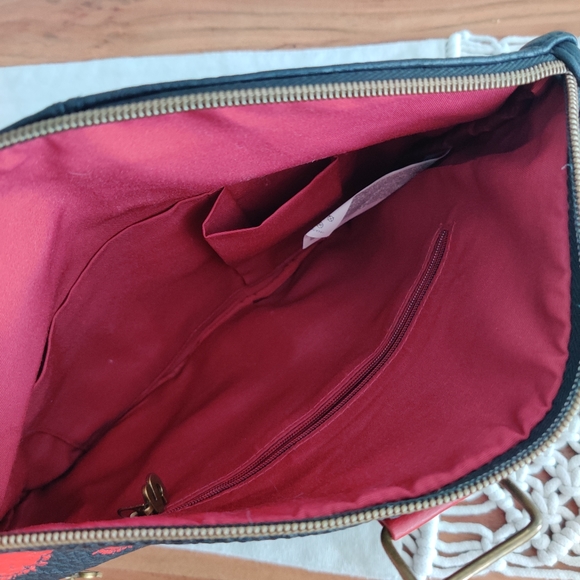 ❤️ NWOT Desigual Heart Clutch Bag ❤️ - Picture 4 of 4